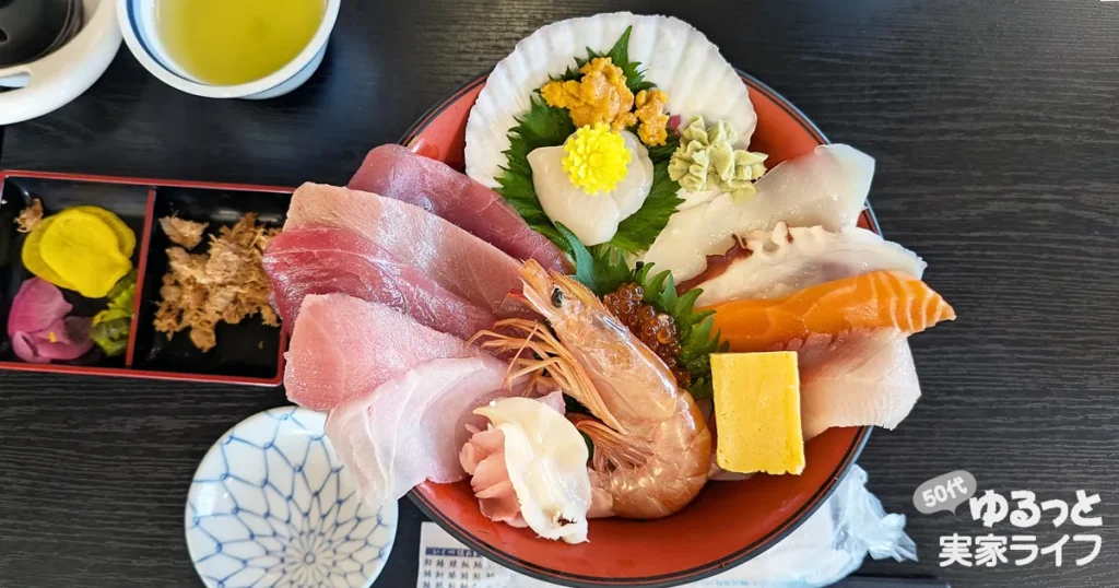ヤマサ水産のこぼれ海鮮丼の写真